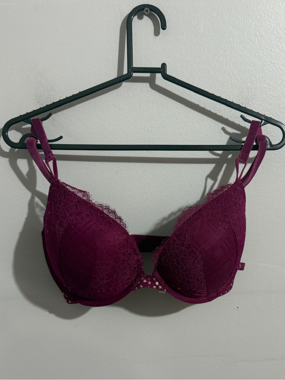 Victorias Secret Bra 32DDD Push Up Lace Burgundy Wine Strappy Underwire Padded